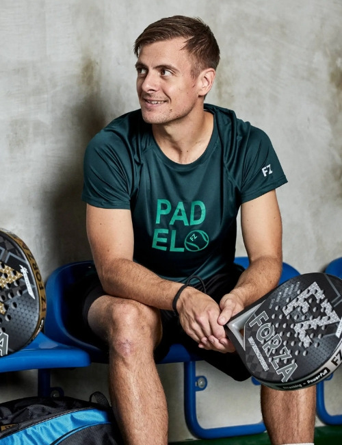Gaida savu nākamo padel spēli